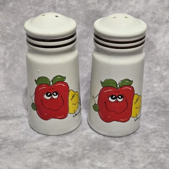 Vtg. Daekor Nancy Lynn Salt & Pepper Shakers Anthropomorphic Apple Pear  5.5