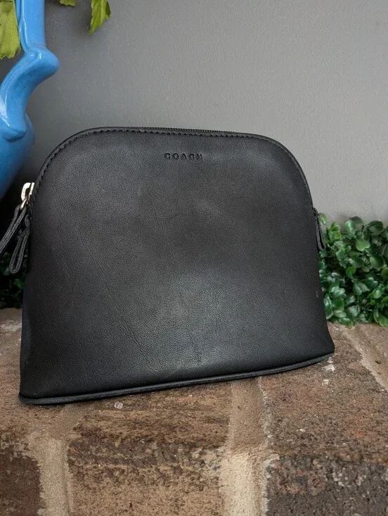 Coach vintage USA Black Leather Dome Cosmetic Case