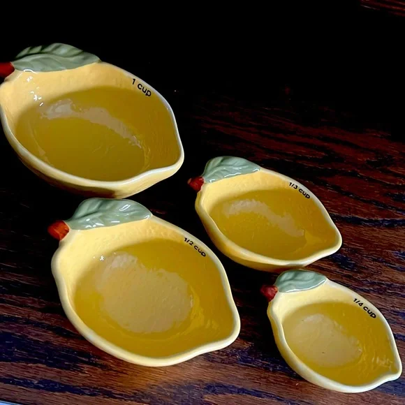 Creative Co-Op DF0259 Stoneware Lemon Measuring Cups Set of 4 Yellow Nesting