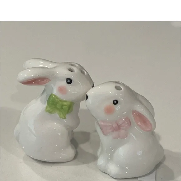 Salt & pepper 🐇 shakers