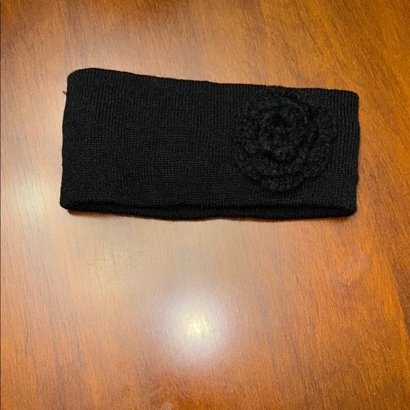 Elegant Black Knit Headband with Floral Accent