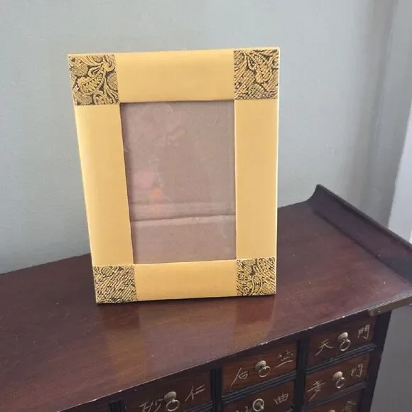 Elegant Gold Picture Frame
