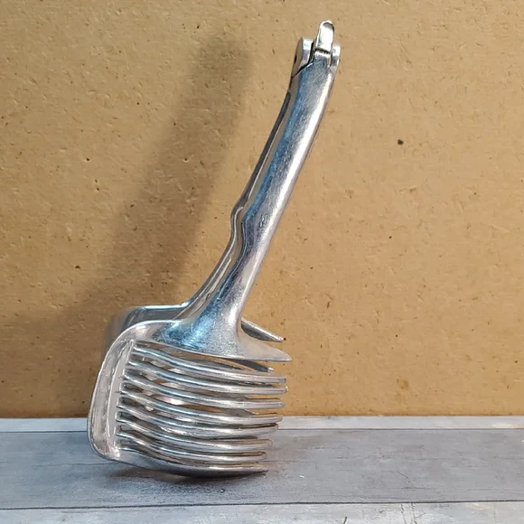 Cast Aluminum Kitchen Cutting Aid