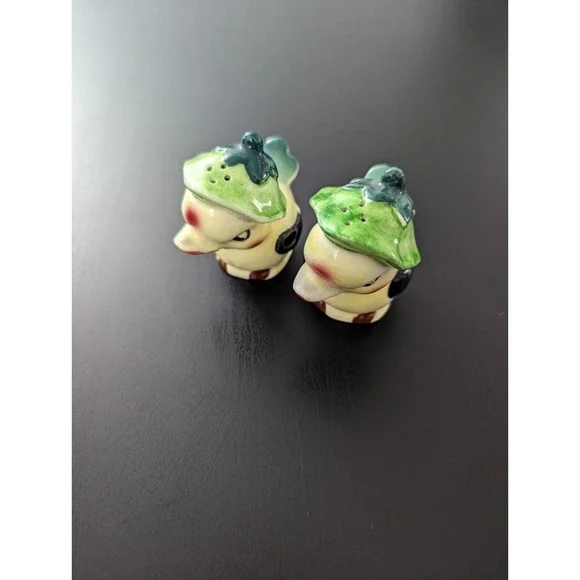 Vintage Anthropomorphic Bird Couples Wearing A Hat Salt‎ & Pepper Shakers Set