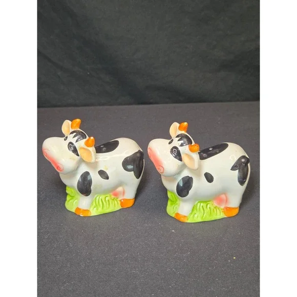 Vintage‎ Ceramic Cow Salt and Pepper Shakers Set Black White Farmhouse Decor