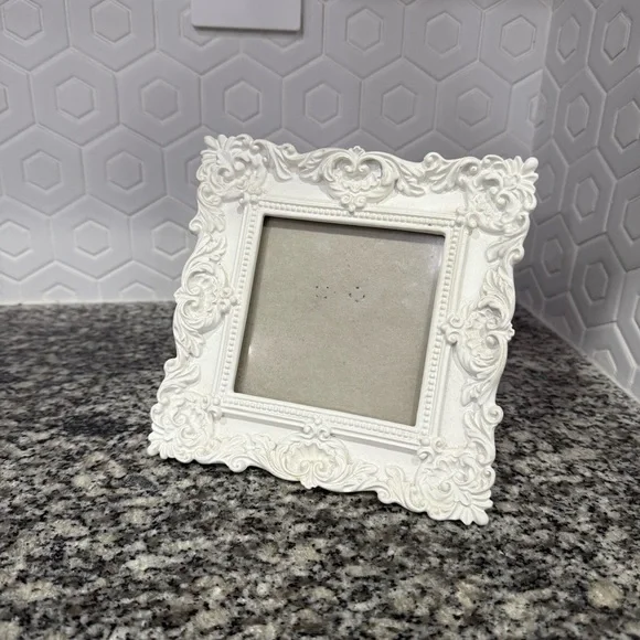 Francesca's‎ White Regal Cutesy Picture Frame
