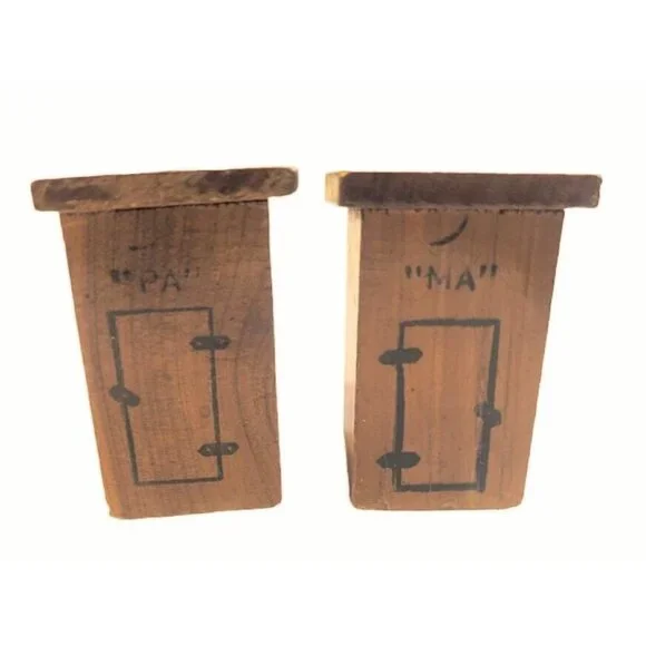 Vintage Wooden Salt and Pepper Shakers Outhouses Funny Cute 2