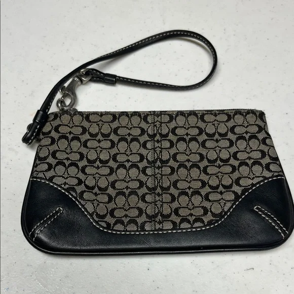 Vintage Coach Elegant Black and Tan Logo Women's Wristlet