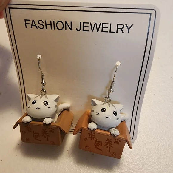 Cat in a Chinese food carryout box fish hook earrings NWT