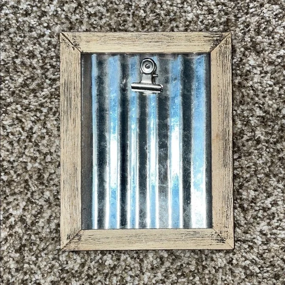 💛Rustic Silver and Tan Clip Frame