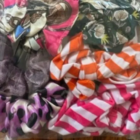 Bundle of (6) Scrunchies  - ISC8127  (kids)  Handmade NWT Boutique  ISC8127