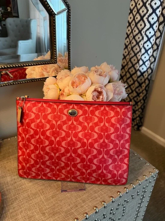 Coach like new fresh preppy Signature Logo envelope Clutch iPad Holder