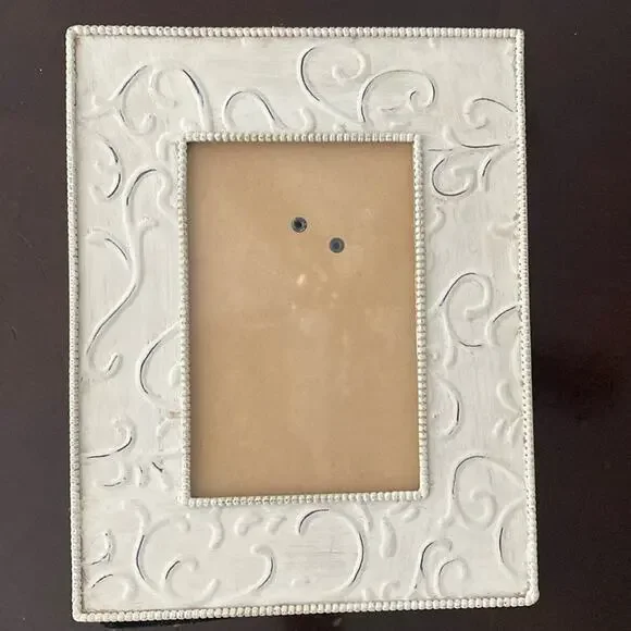 Vintage pier 1 cream chalk painted metal swirl 4X6 photograph frame‎