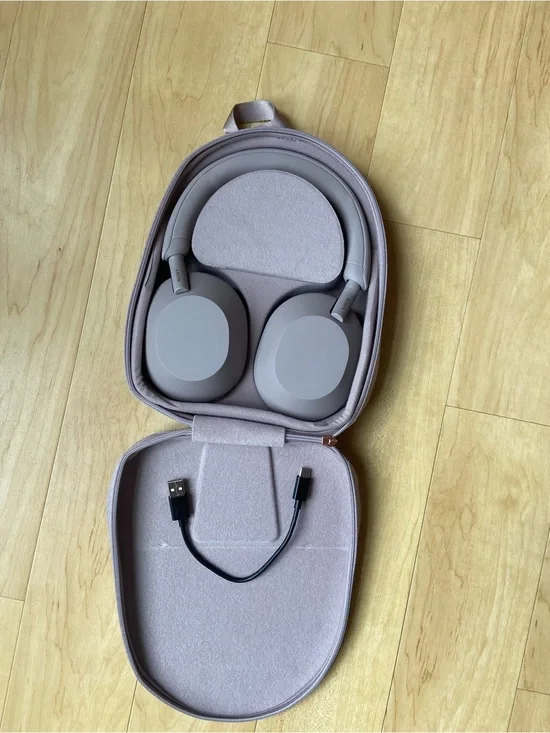 Sony Wireless Over-Ear Headphones in Smoky Pink- Comfortable Noise Isolation