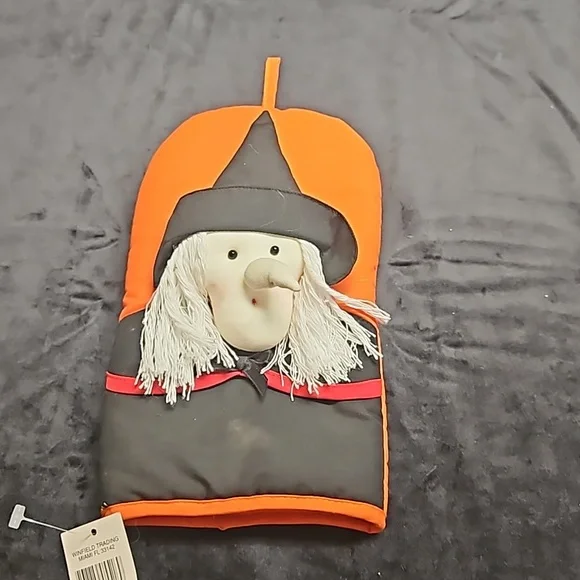 Halloween Witch Oven MIT- NEW