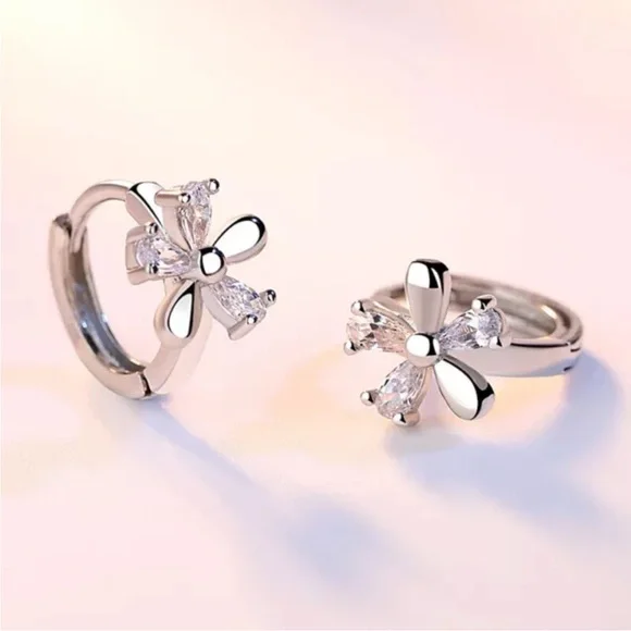 New Sterling Silver White Sapohires Flower Huggies
