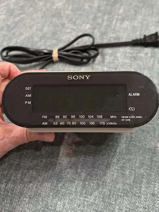 Sony Dream Machine ICF-C218 AM/FM Alarm Clock Radio Auto Time Set