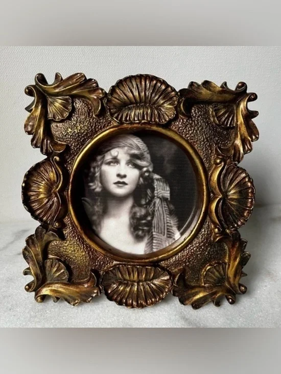 Vintage Small Picture Frame Ornate gold Photo Frame round opening for 3.5”x3.5…