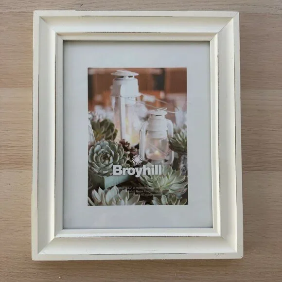 Broyhill 5x7 White Wooden Picture Frame Easel Back & Wall Mount Option