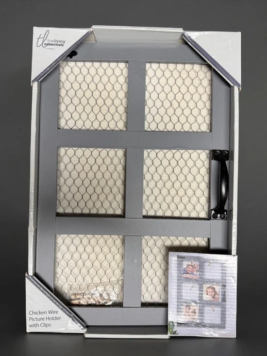 NOT FOR SALE - Chicken Wire Picture Holder w Clips Farmhouse Wall Decor NEW