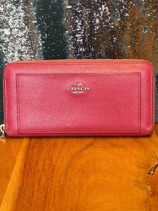 Coach Barbiecore Pink Leather 3/4 Zip Wallet 2010s (GUC)‎