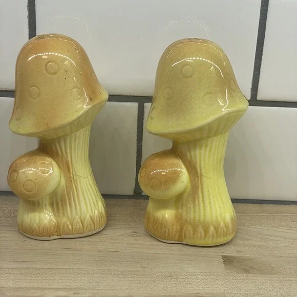 Vintage Mushroom‎ Salt and Pepper Shakers Made in Japan Yellow FLAWS 60s Yellow
