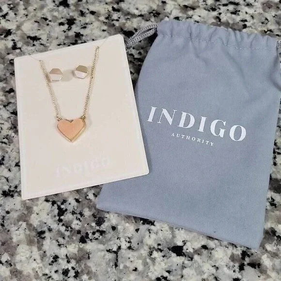 Earring and necklace set‎