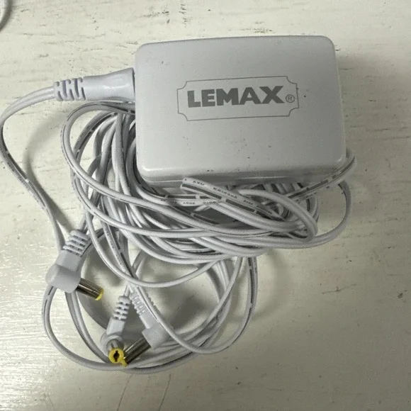 Lemax Village Switching Mode Power‎ Adapter White 3 Plug SXE0451000G W045PUL