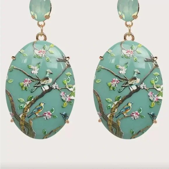 Elegant Green Bird Motif Earrings