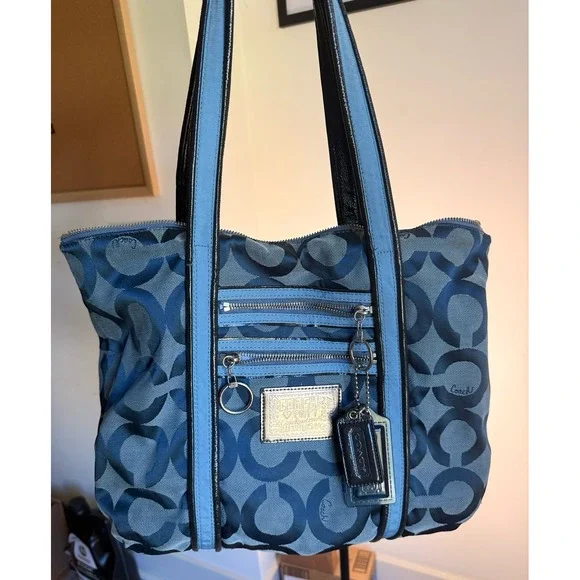 Blue COACH poppy hand bag purse‎ with keychains 2010