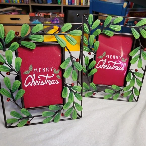 St Nicholas Square Christmas Mistletoe Metal Picture Frame Set 4x6 Green Red