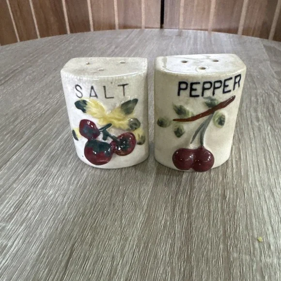 VINTAGE Cherry 🍒 Cherries SALT & PEPPER SHAKERS
