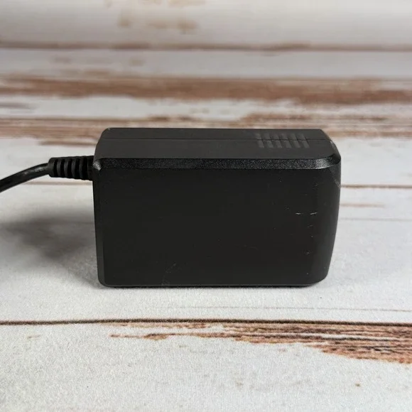 BOSE S026FN2000125 100-240V-50/60HZ 600MA 20V-1250MA AC Adapter Power Supply