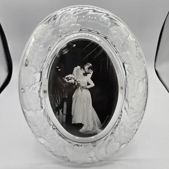 5x7 Vintage Oval Japanese Crystal Glass Picture Frame | Rose Leaf Floral Pattern