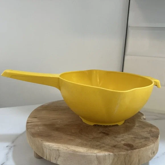 Vintage Tupperware 1523-8 Yellow 2 Qt Strainer Colander‎ Handle 2 Spouts