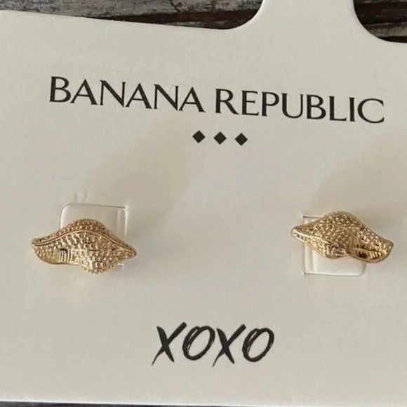 Gold seashell Earrings by Banana Republic