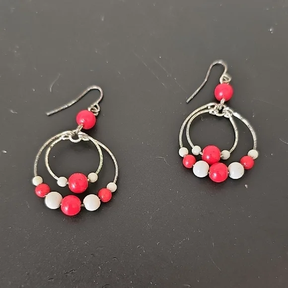 Red and White Beaded Earrings 🎲