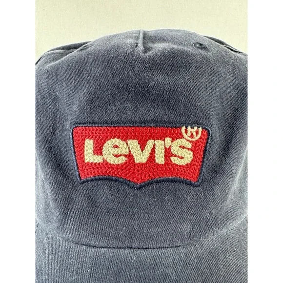 Levi's Batwing Baseball cap - adjustable strap one size with red logo (Navy)