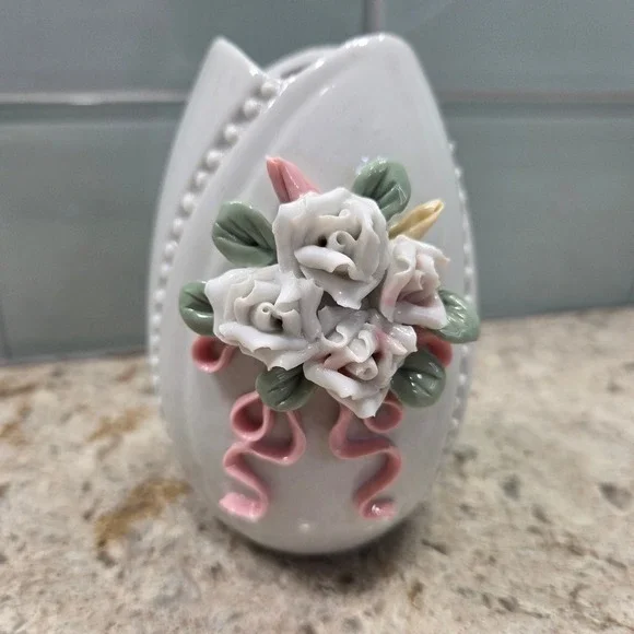 Vintage Silvestri Handcrafted Porcelain Egg‎ Bud Vase Easter Wht Pink Roses 4.5