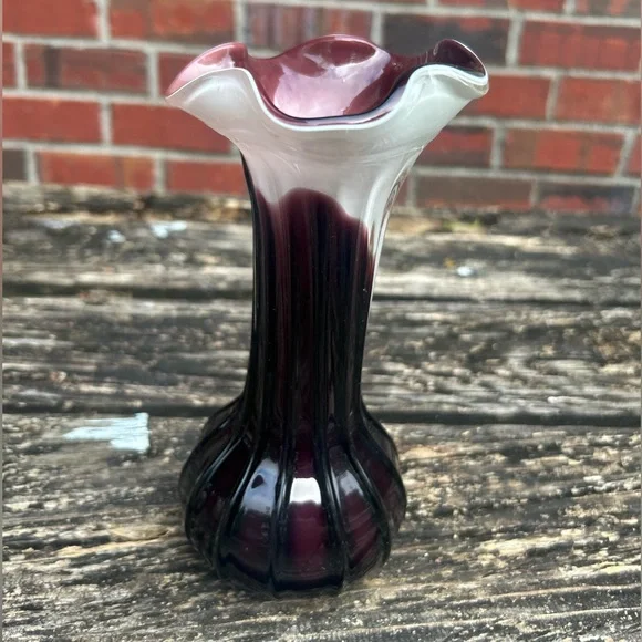 1920’s Art Nouveau Murano Purple & White Elegant Ruffled Rim Ribbed Glass Vase