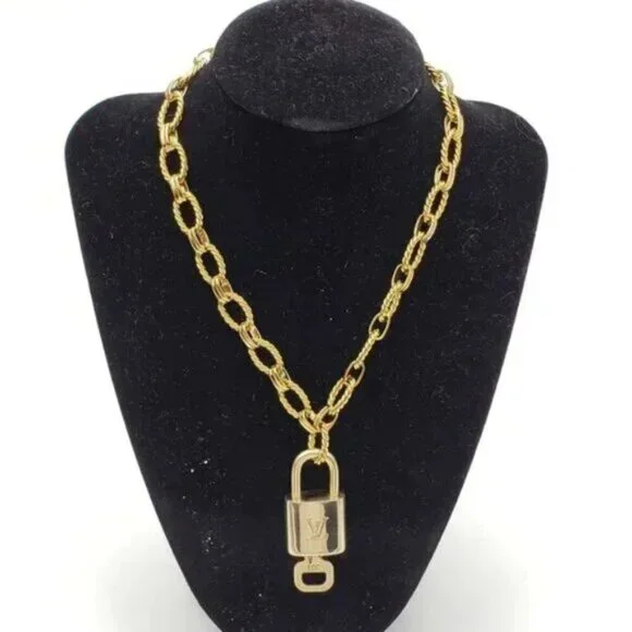 Authentic Louis Vuitton Lock & Key with Gold Plated Gold Chain Necklace 013126