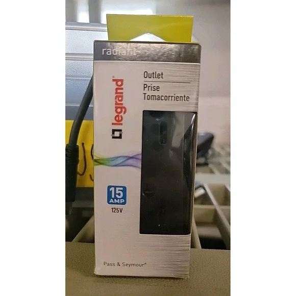 Legrand Radiant 15 Amp Outlet -BLACK- Item# 885-BKCC12 New!