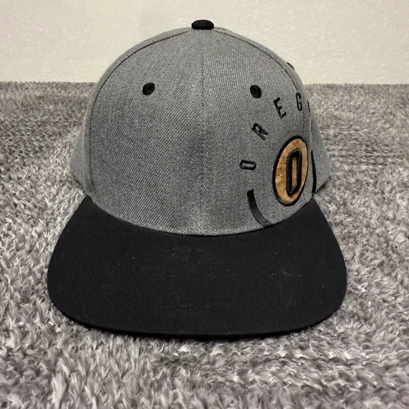 Grizzly Mens Oregon Flat Bill Snapback Hat Gray Black Embroidered State