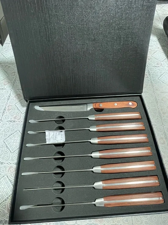 MAXKÜCHE 8-Piece Premium Steak Knife Set — Black Box