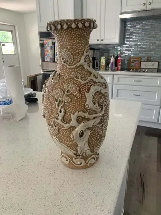 Chinese Art Center Moriage Relief Dragon and Immortality Pine Ceramic Vase
