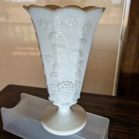 Vintage White Milk Glass Paneled Grape 7