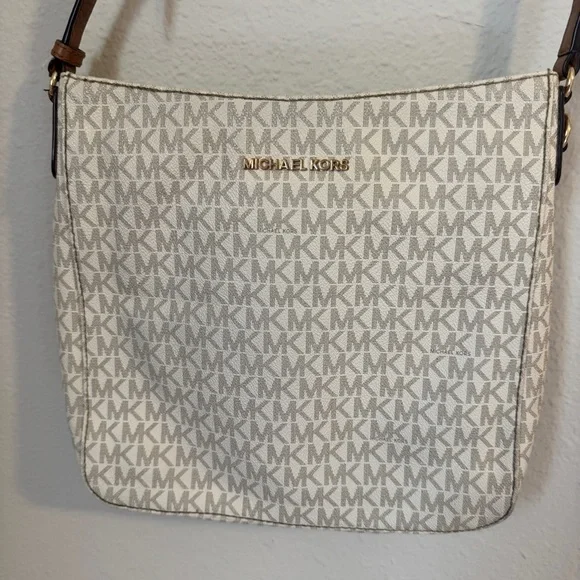Michael Kors Jetsetter Crossbody