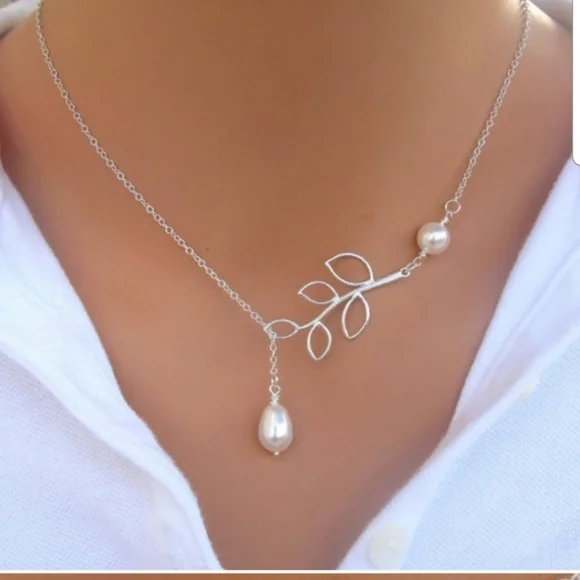 Necklace silver w pearls hp🔥🔥🔥