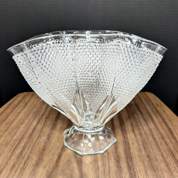 L.E. Smith 1940s Thousand Eyes Pattern Hobnail Fan Shaped Footed Tall Glass Vase