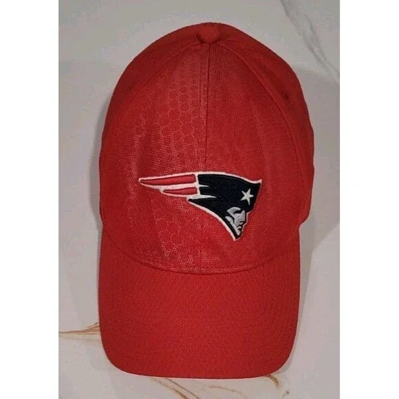 New England Patriots Hat Red Mesh Head Logo New Era 39Thirty M/L NFL